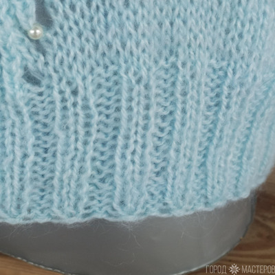 Джемпер с ажурными листьями.