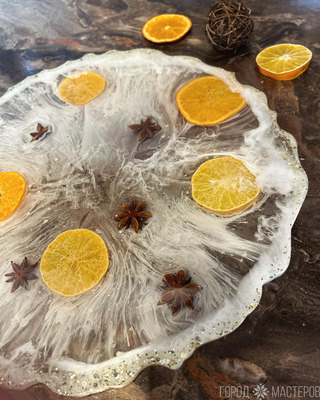 Тарелка .Поднос из смолы