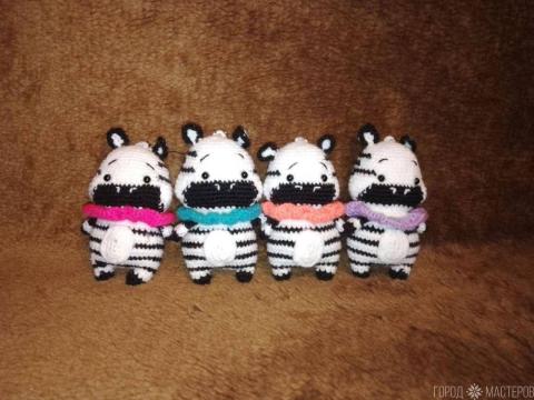 Вязаные брелочки зебры 10-13 см.Ручная работа - 5