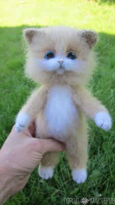 Вязаный кот