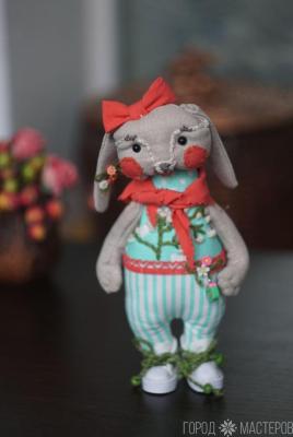 Зайка из лоскутков