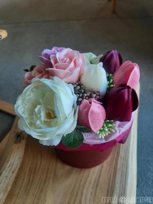 Букет из мыльных цветов в шляпной коробке - 3