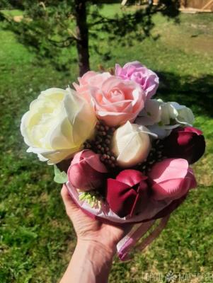 Букет из мыльных цветов в шляпной коробке - 4