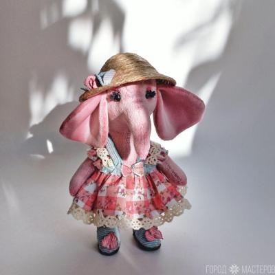 Розовый слон Маняша