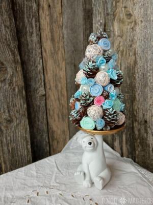 Стильная ёлочка на подставке с мишкой - 3