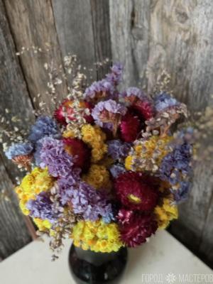 Яркий букет из сухоцветов ручной работы