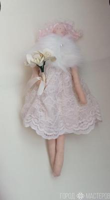 Кукла тильда Невеста с букетом роз