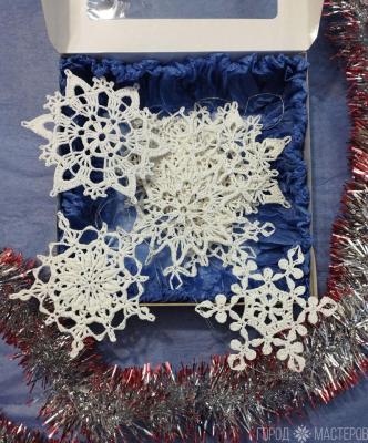 Набор снежинок на ёлку 10 шт. Диаметр 10-12 см.