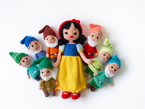 Вязаные игрушки ''Белоснежка и семь гномов'' - 6