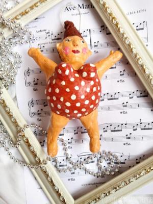 Летящая женщина - прикольная подвеска