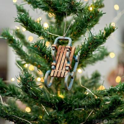 Объёмная деревянная елочная игрушка