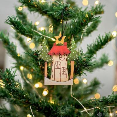 Деревянная елочная игрушка с ручной росписью