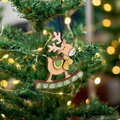 Деревянная елочная игрушка с ручной росписью