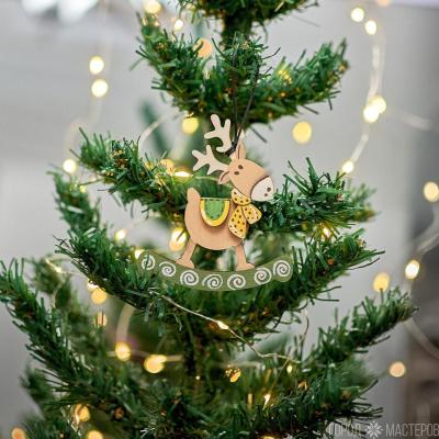 Деревянная елочная игрушка с ручной росписью - 2