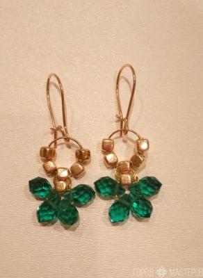Серьги "Бабочки" дорогостоящие бусины\ изумрудные капельки гранёные