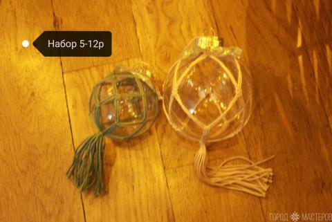 Игрушки на ёлку в механике макраме