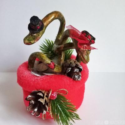 Символ года - влюбленная пара змеек - 2