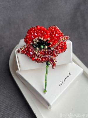 Брошь мак