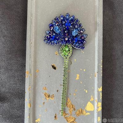 Брошь василек