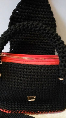 #diy Сумочка с кожаным дном с подкладкой\ из шнура\ крючком.(красно - чёрная) - 5