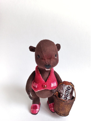 Бобер с ведром добра