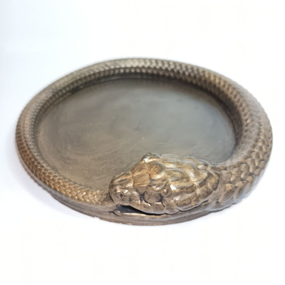 Алтарь/подставка со Змеёй