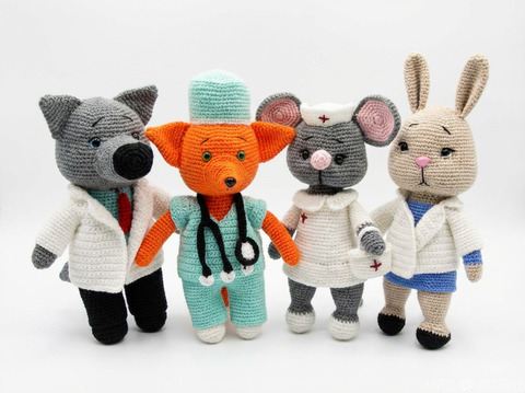 Вязаные игрушки-звери-медики — мишки, лис, волк, мышка,  зайка в медицинских образах - 3