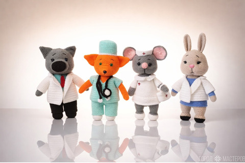 Вязаные игрушки-звери-медики — мишки, лис, волк, мышка,  зайка в медицинских образах - 7