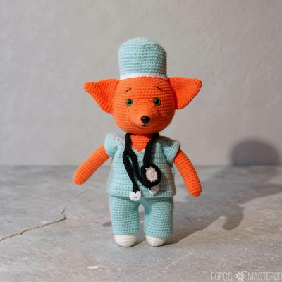 Вязаные игрушки-звери-медики — мишки, лис, волк, мышка,  зайка в медицинских образах - 9