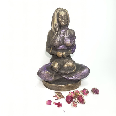 Девушка в Медитации с Котом Алтарная статуэтка