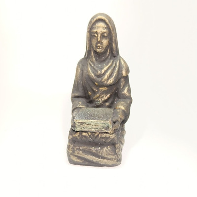 Мусульманка с Кораном Алтарная статуэтка
