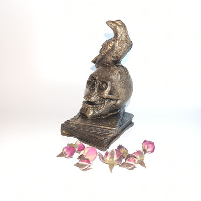 Ворон на Черепе Алтарная статуэтка