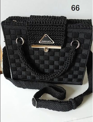 Сумочка под "Prada" на канве чёрная с красной подкладкой.(р-р смотрите описание ручной работы в