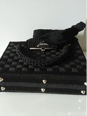 Сумочка под "Prada" на канве чёрная с красной подкладкой.(р-р смотрите описание ручной работы в - 2