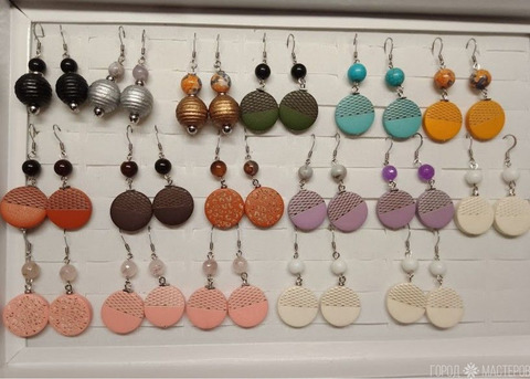 СЕРЬГИ С НАТУРАЛЬНЫМИ КАМНЯМИ И ДЕРЕВЯННЫМИ КРУГЛЫМИ ШАРМАМИ - 8