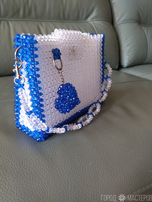 Сумка из бусин с сердечком