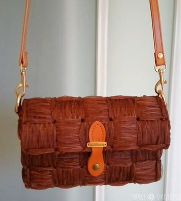 Сумочка на канве из ленты органзы с фурнитурой к\з в зол. ручной работы