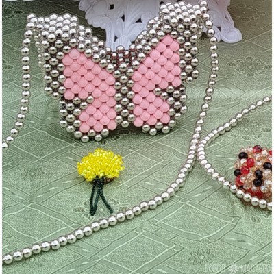 Сумочка из бусин.