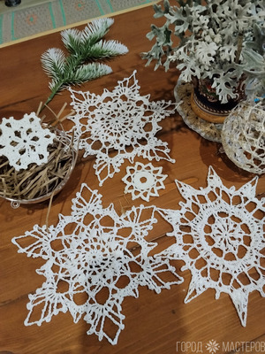 Новогодние ажурные шары и снежинки - 4