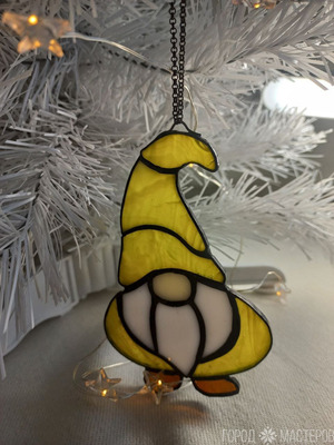 Новогодние игрушки из витражного стекла выполнены в технике Тиффани - гномики🧙‍♂