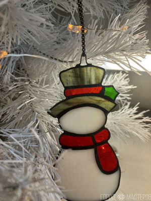 Новогодние игрушки из витражного стекла выполнены в технике Тиффани - снеговики☃️