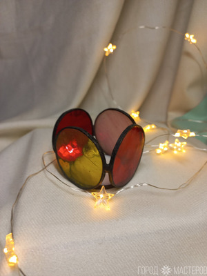 Светильник из витражного стекла выполнен в технике Тиффани - 2