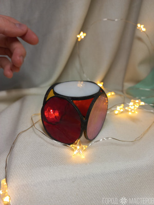 Светильник из витражного стекла выполнен в технике Тиффани - 4