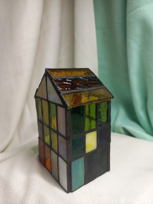 Светильник из витражного стекла выполнен в технике Тиффани - домик - 2