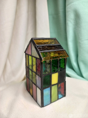 Светильник из витражного стекла выполнен в технике Тиффани - домик - 3