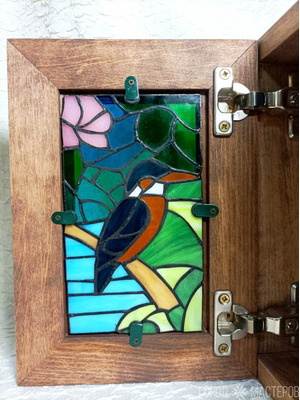 Ключница деревянная с витражом выполненным в технике Тиффани "Зяблик" - 4