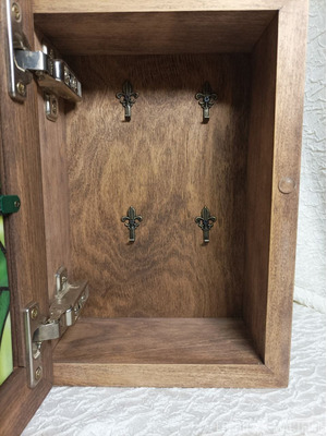 Ключница деревянная с витражом выполненным в технике Тиффани "Зяблик" - 8