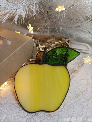 Игрушка-подвеска из витражного стекла выполнена в технике Тиффани "Яблоко" - 2