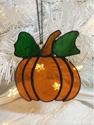 Игрушка-подвеска из витражного стекла выполнена в технике Тиффани "Тыква" - 5