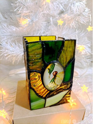 Светильник-ночник "Дюймовочка" из витражного стекла выполнен в технике Тиффани